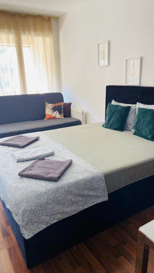 Corvin Boutique Parking In The Plaza Apartman *