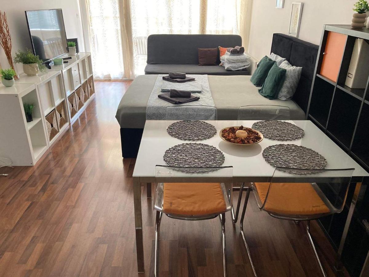 Corvin Boutique Parking In The Plaza Appartamento Budapest